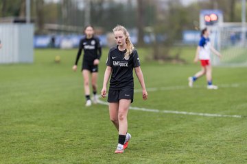 Bild 212 - wBJ Hamburger SV - Eimsbuettler TV : Ergebnis: 4:0